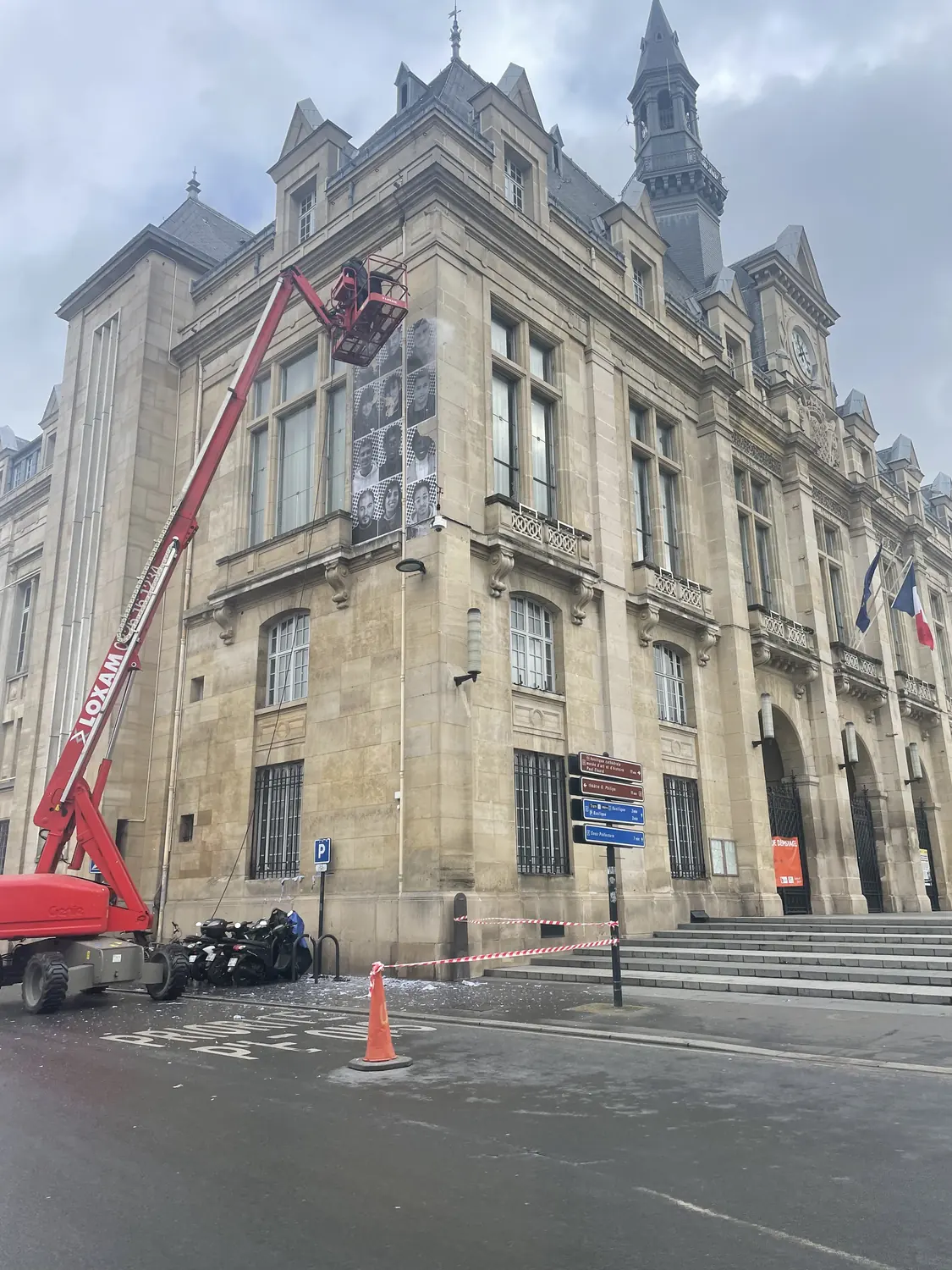 Travaux de façade en nacelle sur un bâtiment public